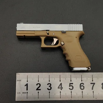1pc 1:3 Anti-stresas Mini Metalo Desert Eagle Glock G17 Miniatiūriniai Ginklą Modelio Keychain Susirinkimų laisvę, Fidget Žaislai su bulltes